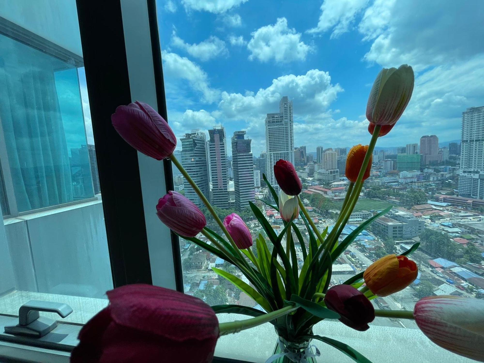 Mercu Summer Suite Klcc By Minshuku Куала-Лумпур Екстер'єр фото